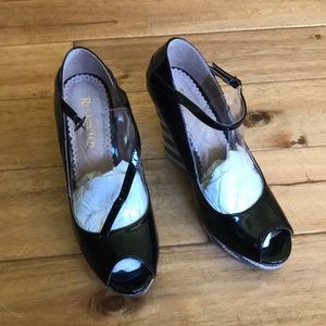 Gently worn, US SZ8 platform sandal